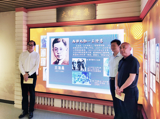 说明: 7.6月26日,苏州市委宣传部、苏州文化投资发展集团、苏州芭蕾舞团一行参观校史馆,服务山东办副主任、合作发展部副部长(主持工作)王禄山陪同参观,讲解员杨洁
